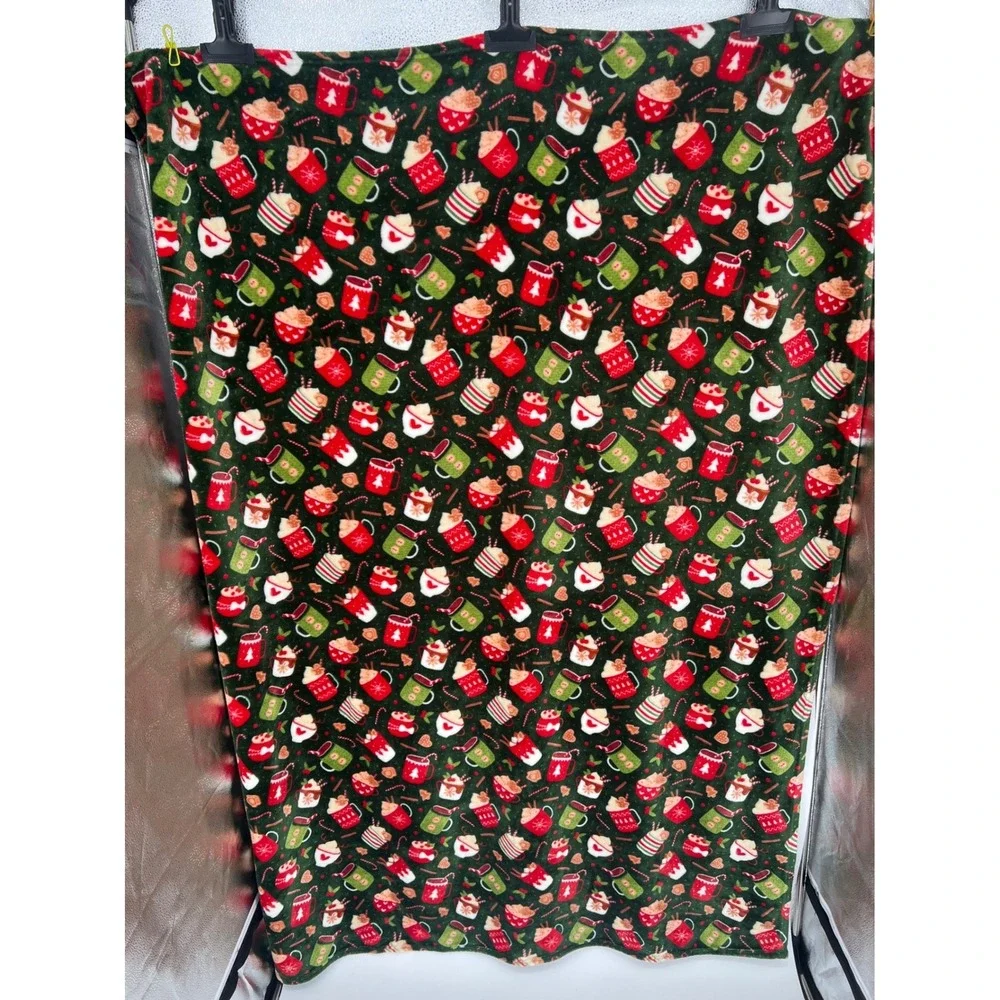 RJ 1916 Holiday Hot Cocoa Plush‎ Fleece Throw Blanket Green Christmas Mugs Candy